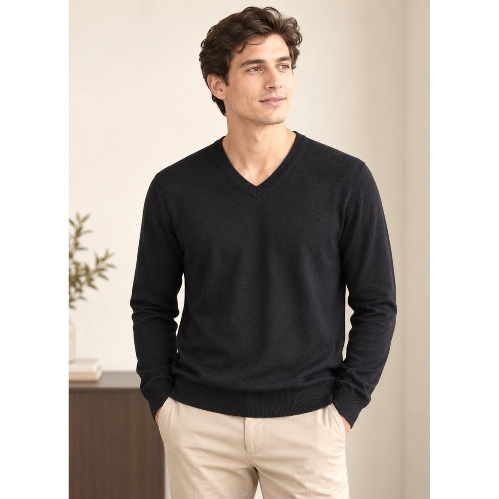 Uniqlo V Neck Sweater Mens L Black 100% Wool Fine Knit Classic Preppy Pullover